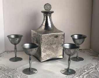 Vintage silver decanter with 4 silver cups #527