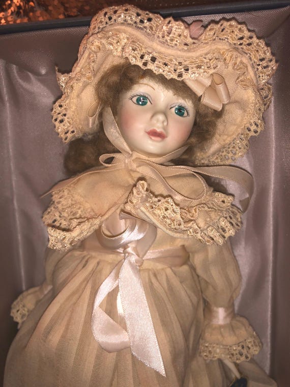 ロイヤルドルトン　ビンテージ　ヴィンテージ Vintage Royal Doulton Porcelain Doll #147 - Etsy Canada