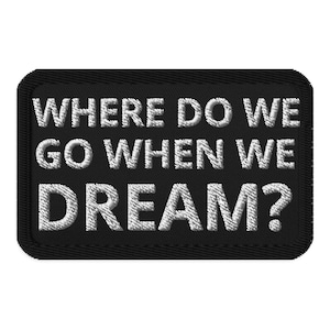 Puede incluir: Parche bordado negro con texto blanco que dice "Where do we go when we dream?"