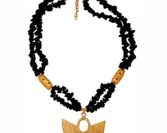 Black glass beads necklace with Sinú filigree nose ornament pendant