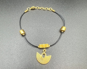 Pre-Columbian Gold plated leather bracelet -pulcera en cuero precolombino PC035