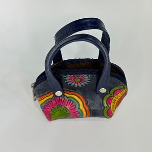 Coin purse. Leather small coin purse. Monedera de cuero