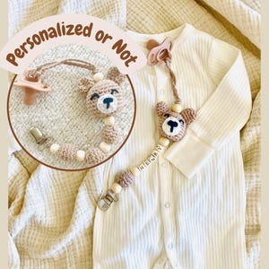 赤ちゃんの名前クリップ、カスタム赤ちゃん記念品、おしゃぶりクリップ、ユニークなベビーシャワーギフト、ミニマリストの名前アタッチメント、赤ちゃんへの便利なギフト、クマの装飾