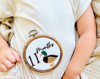 Mallard Milestone Hoops, Duck themed Baby Gift Set, Baby Monthly Cards, Embroidered Milestone Round, Mallard Nursery Décor, Baby First Year