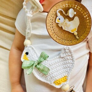 Clip para chupete de Silly Goose, cadena para chupete de ganso personalizada, accesorio para bebé de ganso, regalo para baby shower, decoración de Silly Goose, clip inspirado en Cottage Core