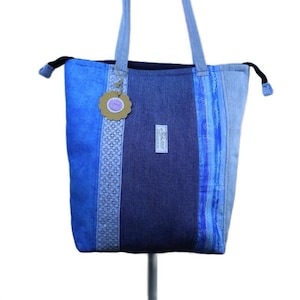 Gerecycleerde blauwe denim draagtas - Handgemaakte geüpcycled patchwork jeansdraagtas. Klaar voor verzending