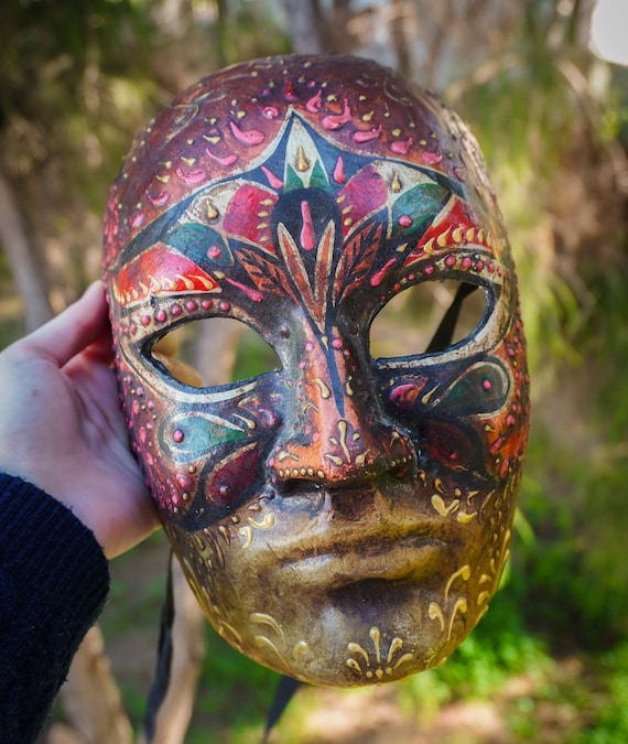 Collectible Venetian Party Mask — Mercer Island Thrift Shop