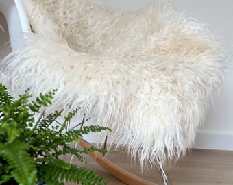 Lange wollen witte schapenvacht | Pluizige shaggy boho plaid | Scandinavische woonkamerdecoratie | Grote mat van natuurlijk bont | Pelt in Gotland-stijl