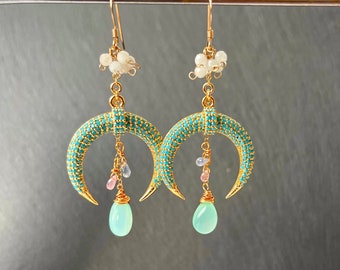 Boucles d'oreilles lune bleue, boucles d'oreilles bohèmes en pierres précieuses dorées, boucles d'oreilles en calcédoine pendantes, bijoux célestes, cadeaux attentionnés pour elle, boucle d'oreille lunette