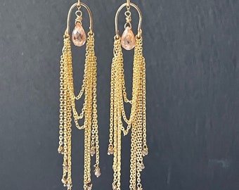 Boucles d'oreilles longue chaîne en pierre, boucles d'oreilles diamant brut pendantes en or jaune, pierres précieuses, boucles d'oreilles faites main, bijoux délicats élégant cadeau d'anniversaire pour maman