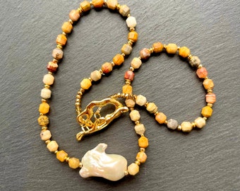 Collier fou dentelle agate, collier bohème de pierres précieuses or, grand collier de perles baroques d'eau douce, cadeau attentionné pour maman, bijoux terreux, jaune