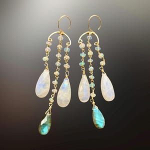 Boucles d'oreilles pendantes bohèmes en pierres précieuses, pierre de lune arc-en-ciel, labradorite, opale, boucles d'oreilles chandelier en or, bijoux de perles faits main, cadeaux de mariage uniques