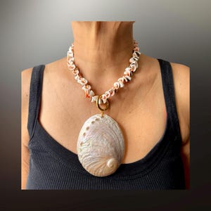 Pink conch necklace, natural abalone shell jewelry, oversized pendant necklace woman, beach vacation gifts for her, shell statement, mermaid