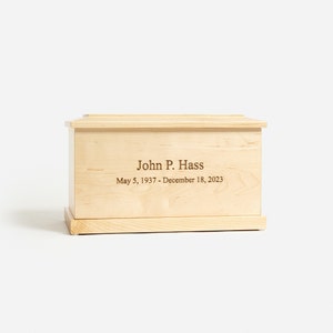 Traditional Urn - Maple Wood