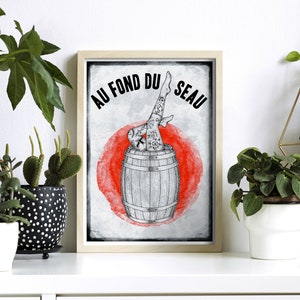 Peut inclure: Une illustration en noir et blanc de jambes de femme sortant d'un tonneau en bois. Le tonneau est posé sur un cercle rouge avec un effet aquarelle. Le texte "AU FOND DU SEAU" est écrit en noir au-dessus du tonneau.