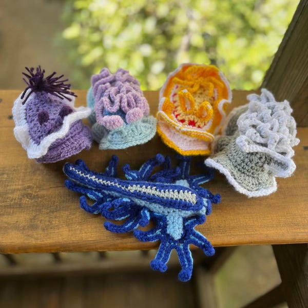 Mini nudibranquios de peluche hechos a mano, babosas marinas pequeñas de ganchillo, animales de peluche de criaturas marinas, peluche de oveja hoja, peluche de glauco azul