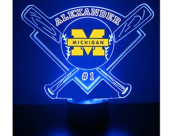 Lámpara personalizada para fanáticos de los Michigan Wolverines, béisbol universitario, grabada, regalo para fanáticos, producto universitario con licencia oficial.