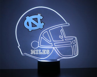 Luminária personalizada para fãs de futebol americano universitário, inspirada nos North Carolina Tar Heels, com gravação, ideal para presentear torcedores e produto oficial licenciado.
