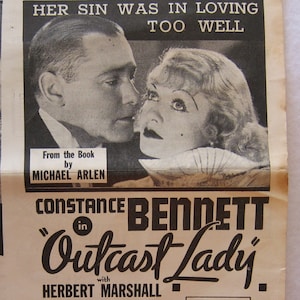 Könnte beinhalten: Ein Schwarzweiß-Filmplakat aus der Zeit der Stummfilm-Ära, das für den Film "Outcast Lady" mit Constance Bennett und Herbert Marshall wirbt. Das Plakat zeigt ein Nahaufnahmebild der beiden Schauspieler mit dem Text "Her sin was in loving too well" darüber. Das Plakat enthält auch den Text "From the book by Michael Arlen".