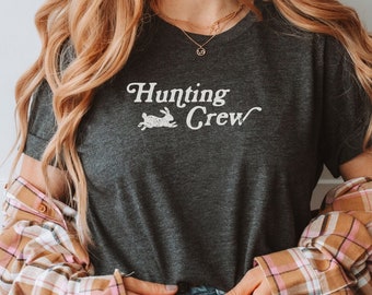 Koszulka z nadrukiem „Hunting Crew Bunny Graphic Tee” – unisexowa koszulka wielkanocna