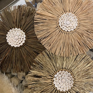 Set of 3 RAFFIA SUNS with COWRY heart