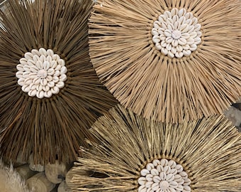 Set of 3 RAFFIA SUNS with COWRY heart