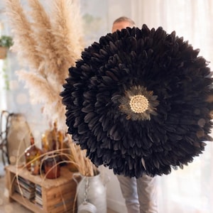 JUJUHAT “CLASSIC BLACK” – Plumas negras naturales y corazón de concha de cauri