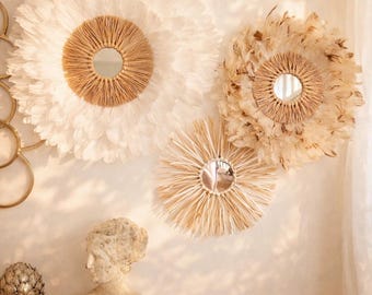 TRIO “JUNE” juju hat and raffia in white and beige feathers