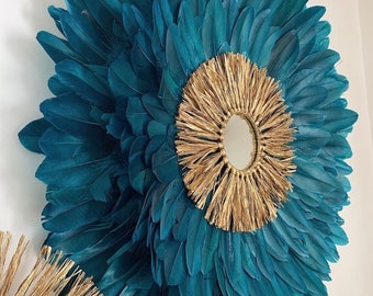JUJUHAT Bank of the Nile and its blue peacock feathers