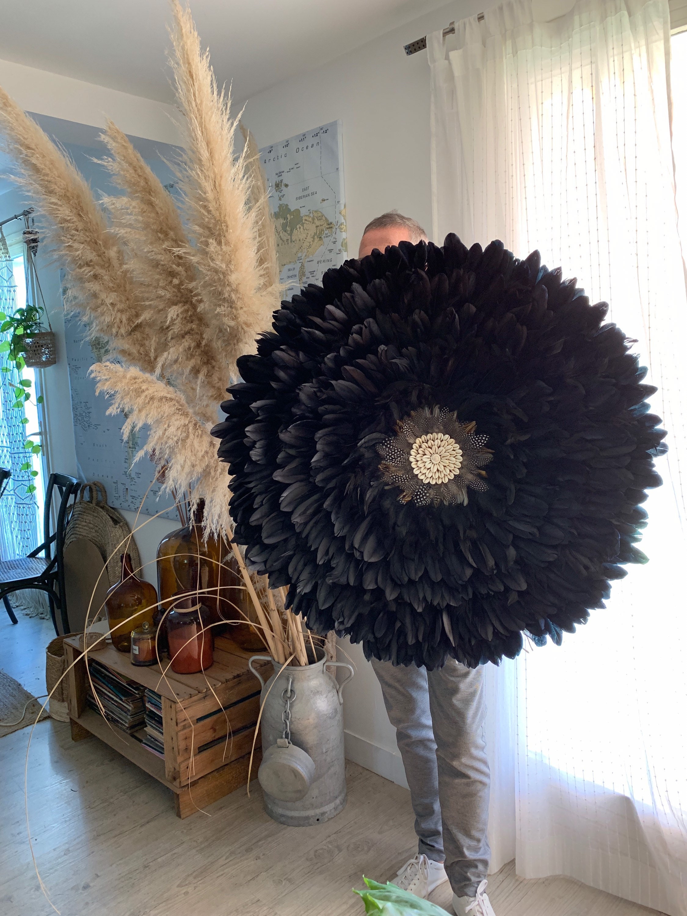 JUJUHAT “CLASSIC BLACK” – Natural black feathers & cowrie shell heart