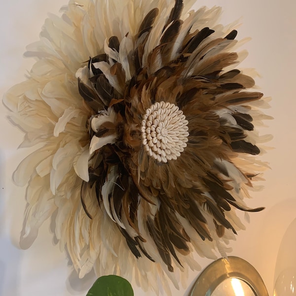 LE TRANGO • Juju Hat wall hanging in beige and brown feathers with cowrie shell heart – Boho chic wall decor – Handmade in France