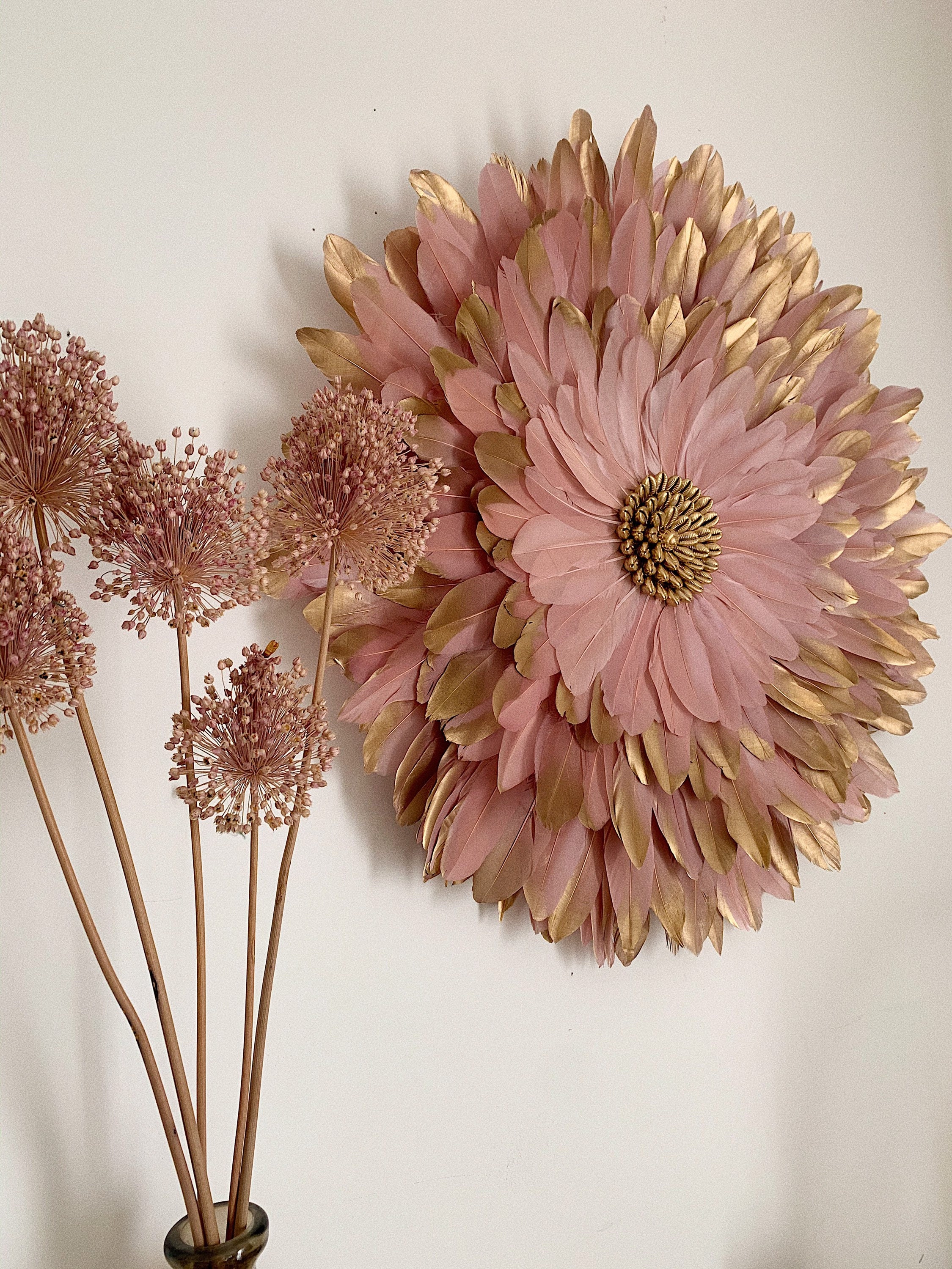 Jujuhat Pink Platine Plumes Roses et Dorées + Coquillages Cauris Dorés