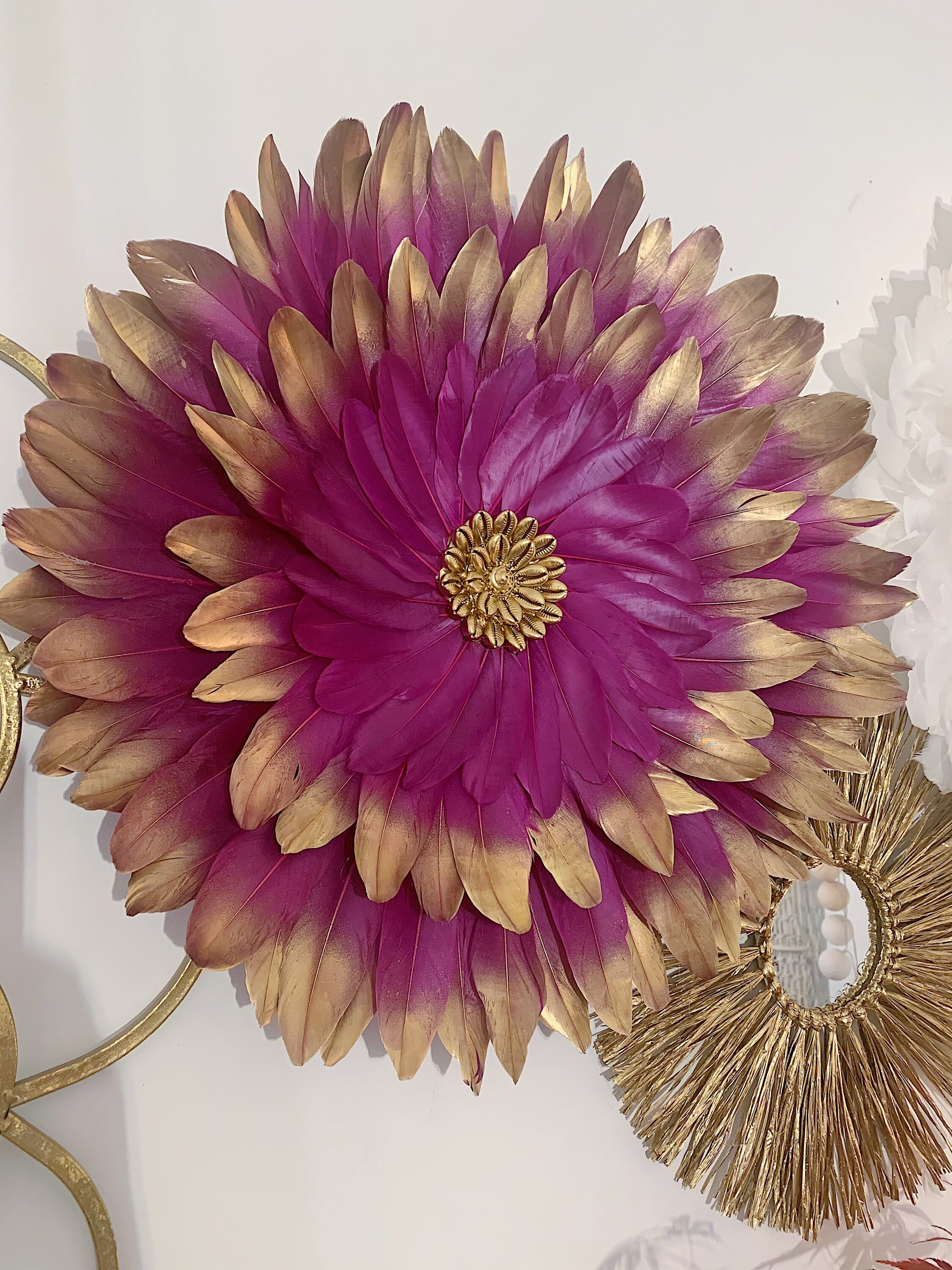 Jujuhat Golden Pourpre en Plumes Pourpre Er Dorées et avec Ses Coquillages Dorés