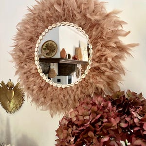 Beige feather juju hat mirror – tropical and natural wall decor – 60 cm