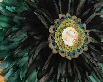 JUJUHAT « LE JUNGLE » en plumes vertes et noires, son cœur étonnant et son miroir en laiton doré