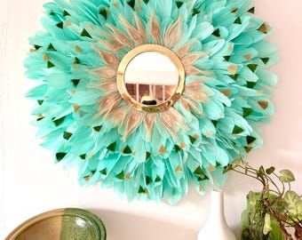 JujuHat CALYPSO color verde acqua – Decorazione da parete boho chic in piume naturali, specchio in ottone, decorazione di lusso realizzata a mano, 65 o 80 cm