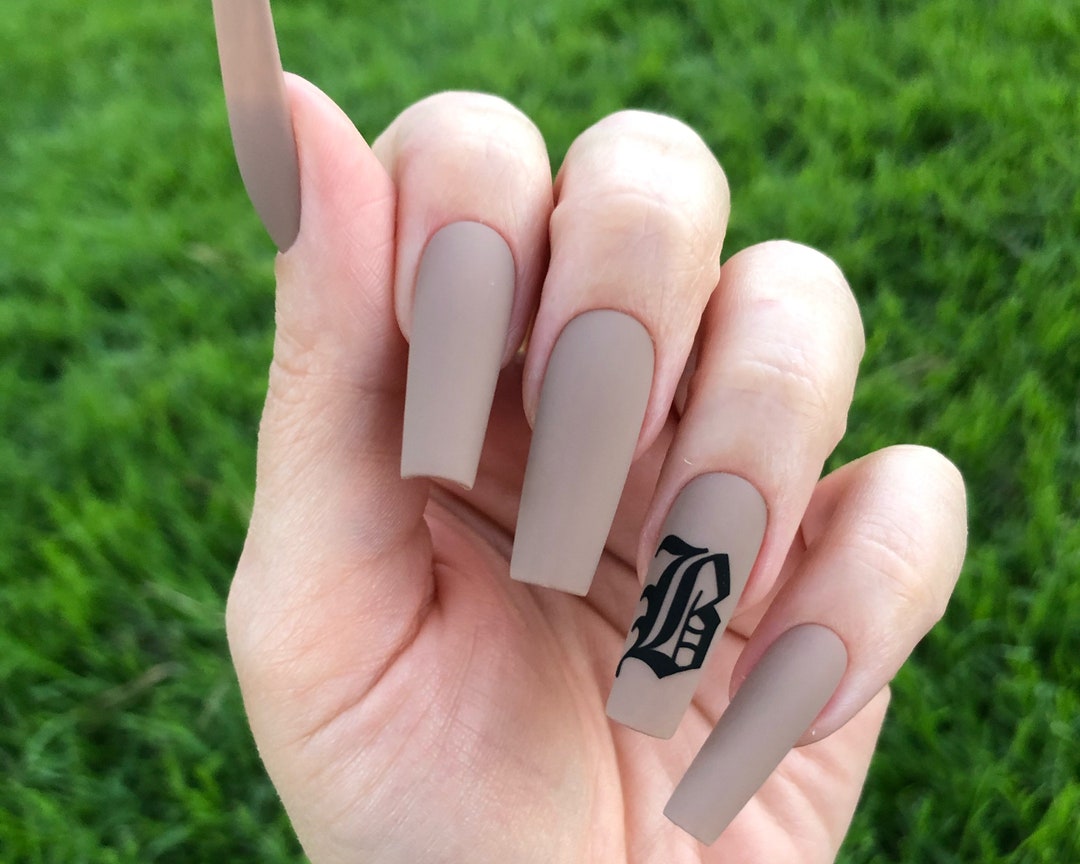 initial nails designs