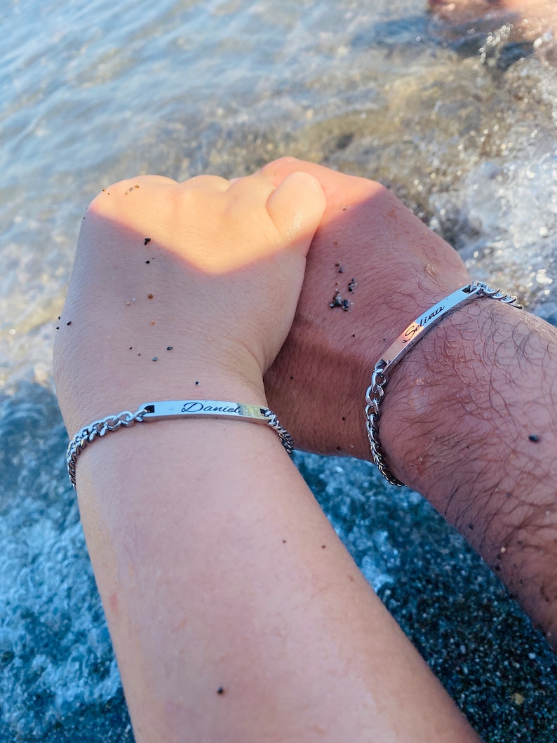 Personalisiertes Silber Partnerarmband aus Edelstahl Wunschtext Gravur Armband für Paare Mann und Frau Anhänger Muttertagsgeschenk zdjęcie 2