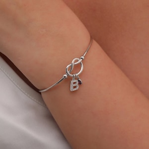 Personalisierter Buchstaben Geburtsstein Knotten Armreif Armband mit Initialen, Verstellbarer Armreif Mutter Armreif