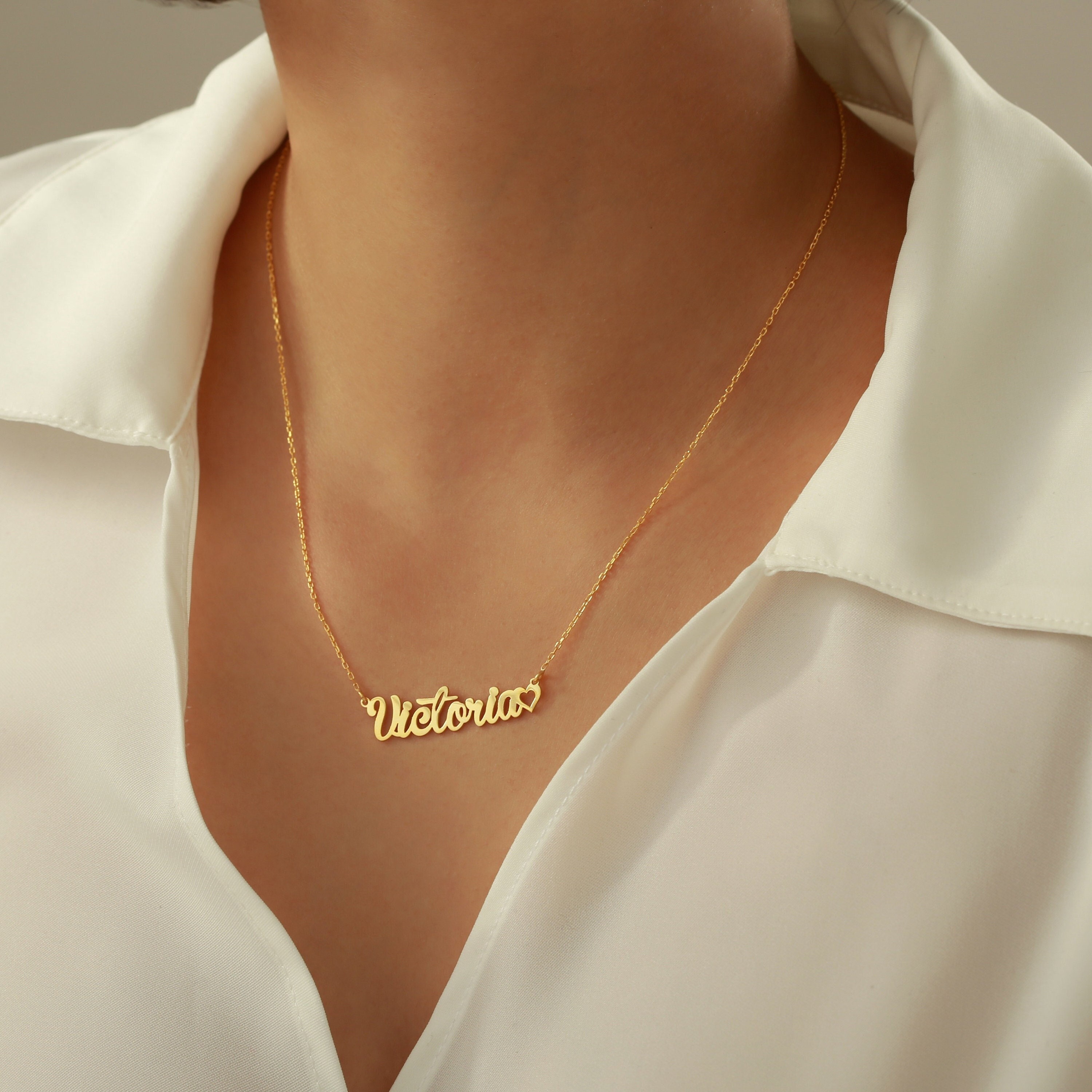 Collar con nombre personalizado con cadena Fígaro en plata de ley 925,  collar con placa de nombre personalizado con estilo de fuente de 15 –