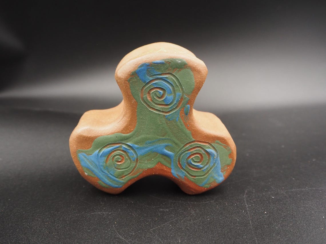Vintage Ceramic Rattle, Hand Made Triskelion Percussion Toy, foto 3 de 5