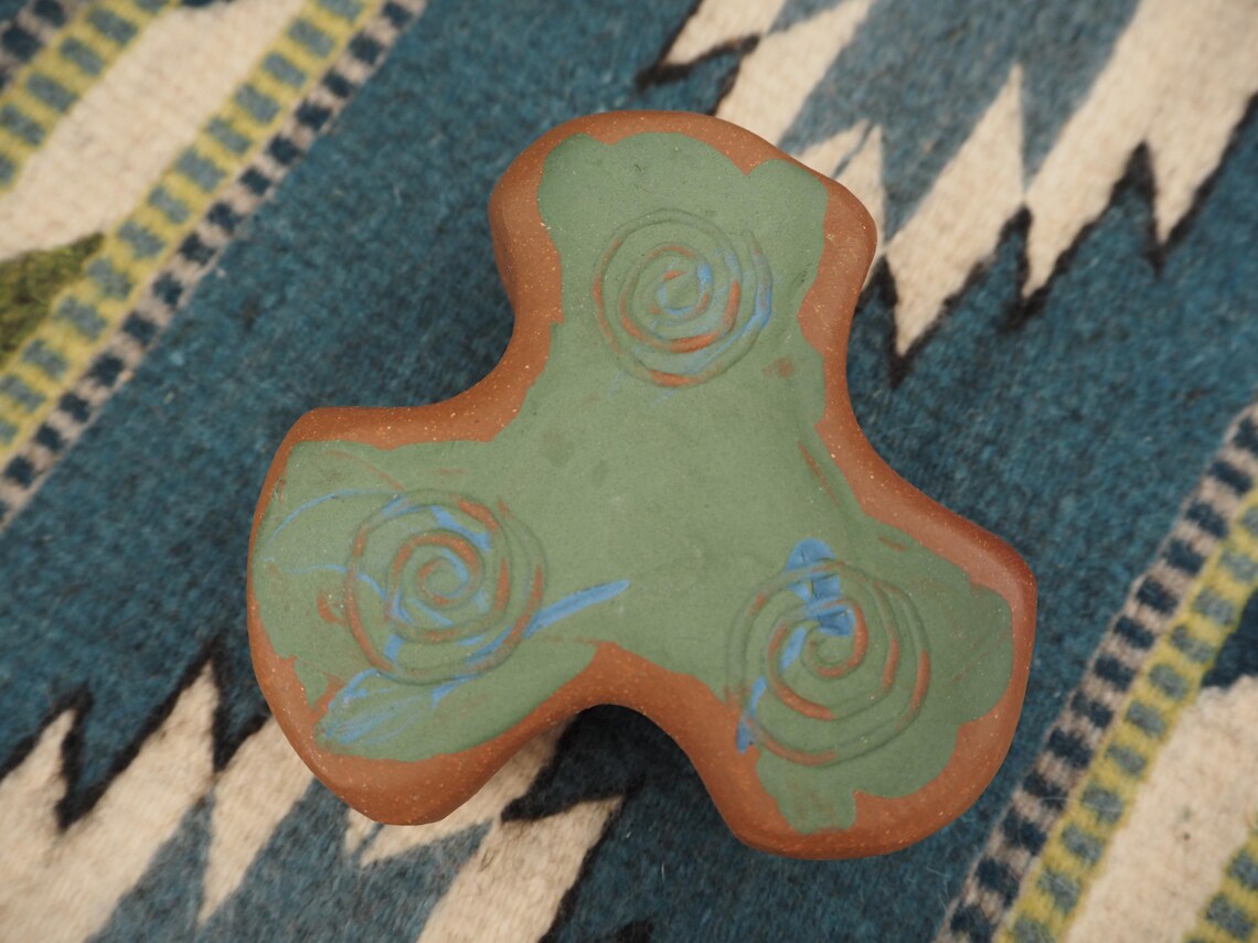 Vintage Ceramic Rattle, Hand Made Triskelion Percussion Toy, foto 1 de 5