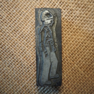 Bloque de impresión vintage de metal sobre madera Bloque de impresión Pescador zancudo