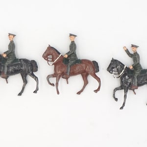 Set von Britains Ltd England berittene Spielzeugsoldaten