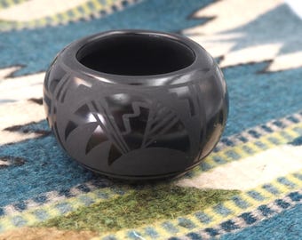 希少品！ネイティブアメリカン陶器　ナバホ族　サイン入り　ホースヘアポット 壺 il_1080xN.7366895582_95hb.jpg