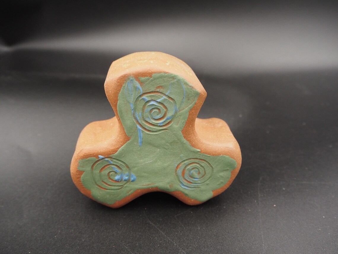 Vintage Ceramic Rattle, Hand Made Triskelion Percussion Toy, foto 2 de 5