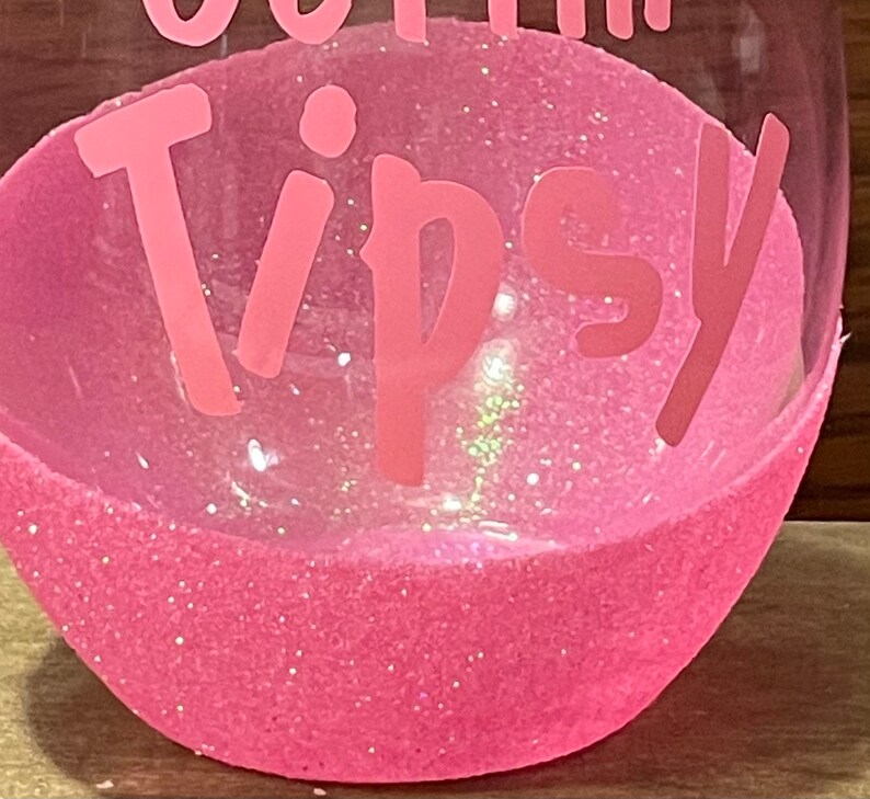 Pink Gettin Tipsy Glittered Wine Glass