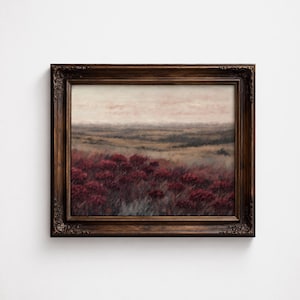 Peut inclure: Peinture à l'huile encadrée dans un cadre marron foncé orné. L'œuvre représente un paysage avec un champ de fleurs rouges au premier plan, un arrière-plan vert et marron et un ciel rose pâle et gris.