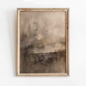以下が含まれることがあります： 茶色とベージュの色合いの抽象画が額装されています。絵画は、霞んだ大気効果のある風景を描いています。