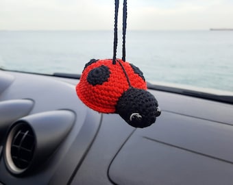 Ornement de coccinelle au crochet fait main - breloque pour voiture, porte-clés, accessoire de sac, décoration d'intérieur